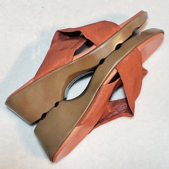 Munro Walking Wedge Orange Criss Cross Slip Ons - Picture 4 of 8